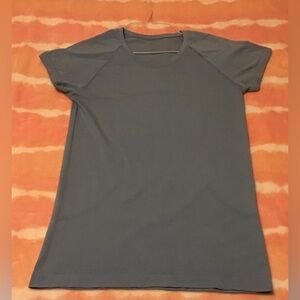 ✨✨Lululemon Light Blue Short Sleeve Athletic Shirt✨✨
